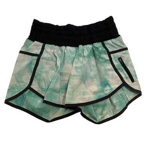 Lululemon Tracker Short II in Spray Dye White Blue Tropics / Black, Size 4